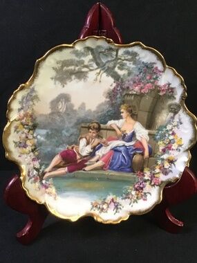 Vintage Beautiful Limoges France Porcelain Plate 7.5 w/ Scalloped Gold Gilt Rim.